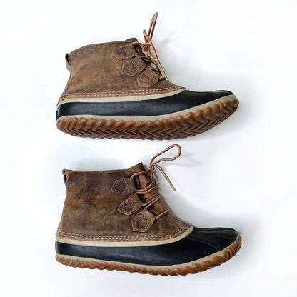 sorel out n about waterproof chelsea duck boot - size 8