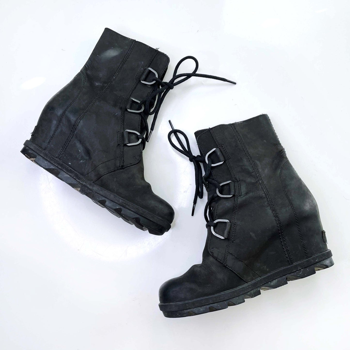 sorel black leather joan of arctic II wedge boots - size 8