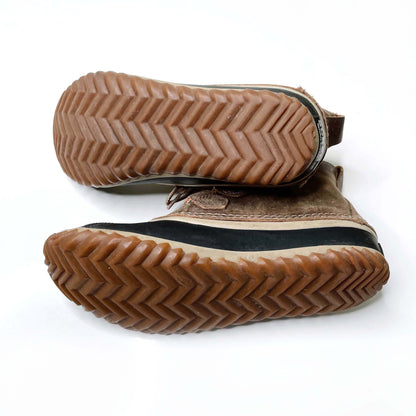 sorel out n about waterproof chelsea duck boot - size 8