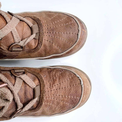 sorel brown leather winter boots with faux fur lining - size 8