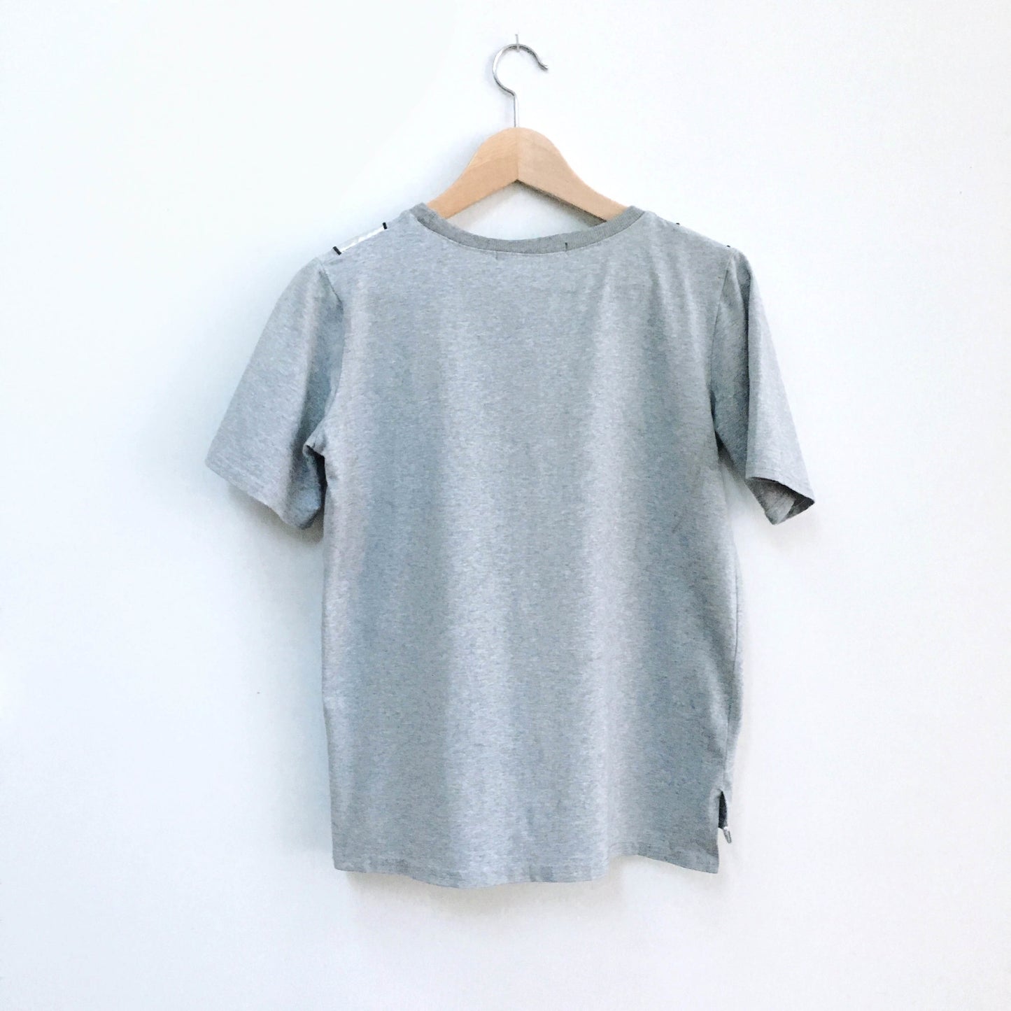 Standing Flower leather hands tee - size Medium
