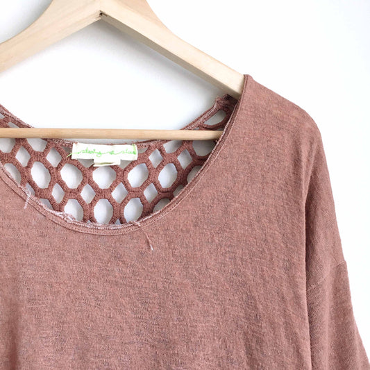 Staring at Stars crochet back linen tee - size Small