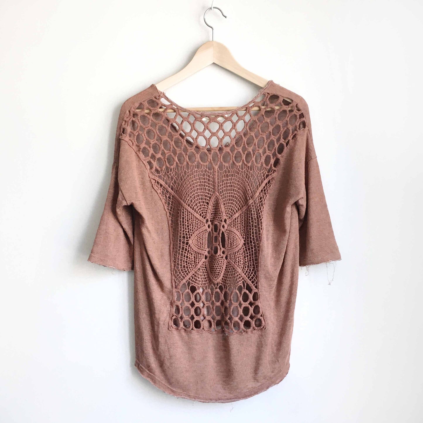 Staring at Stars crochet back linen tee - size Small