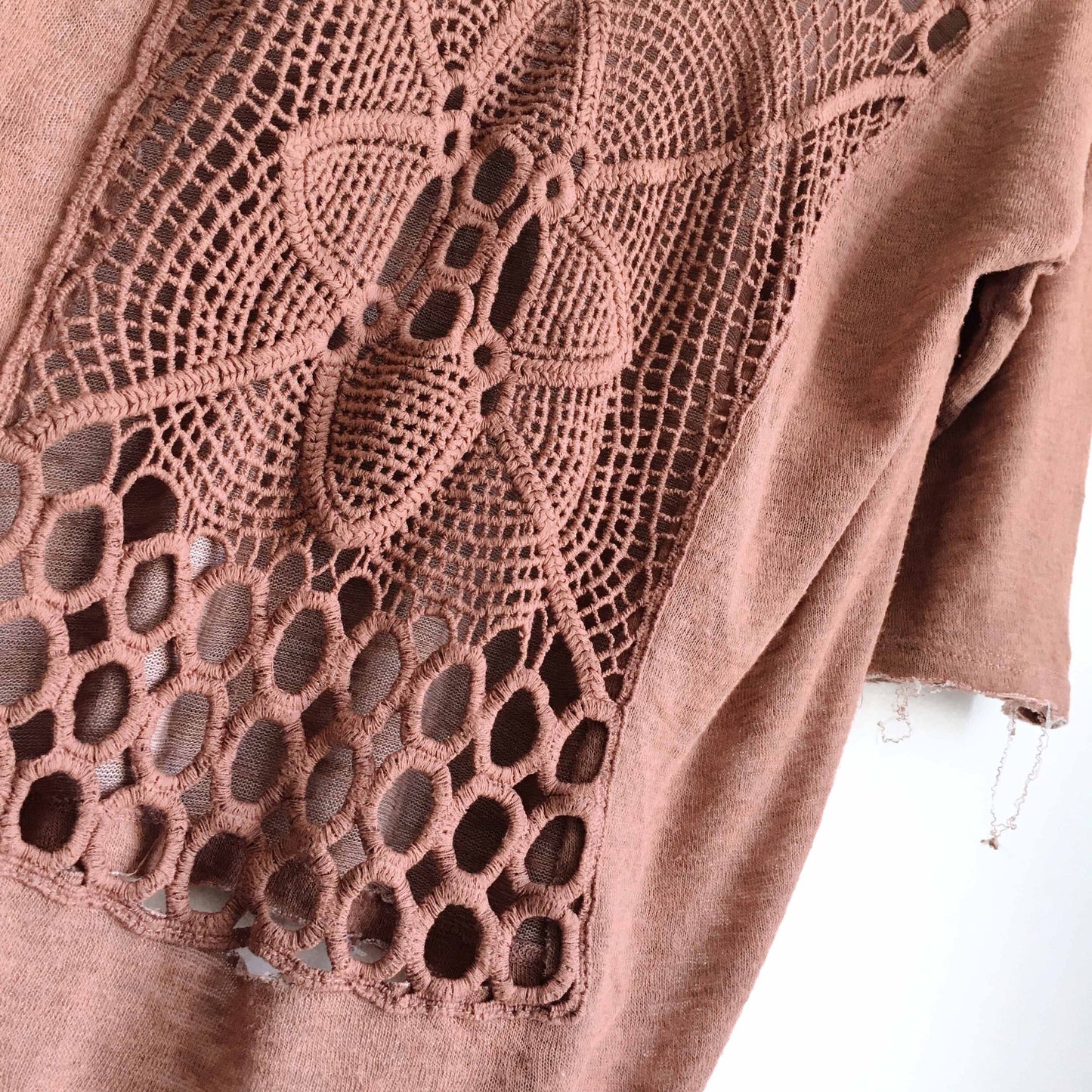 Staring at Stars crochet back linen tee - size Small