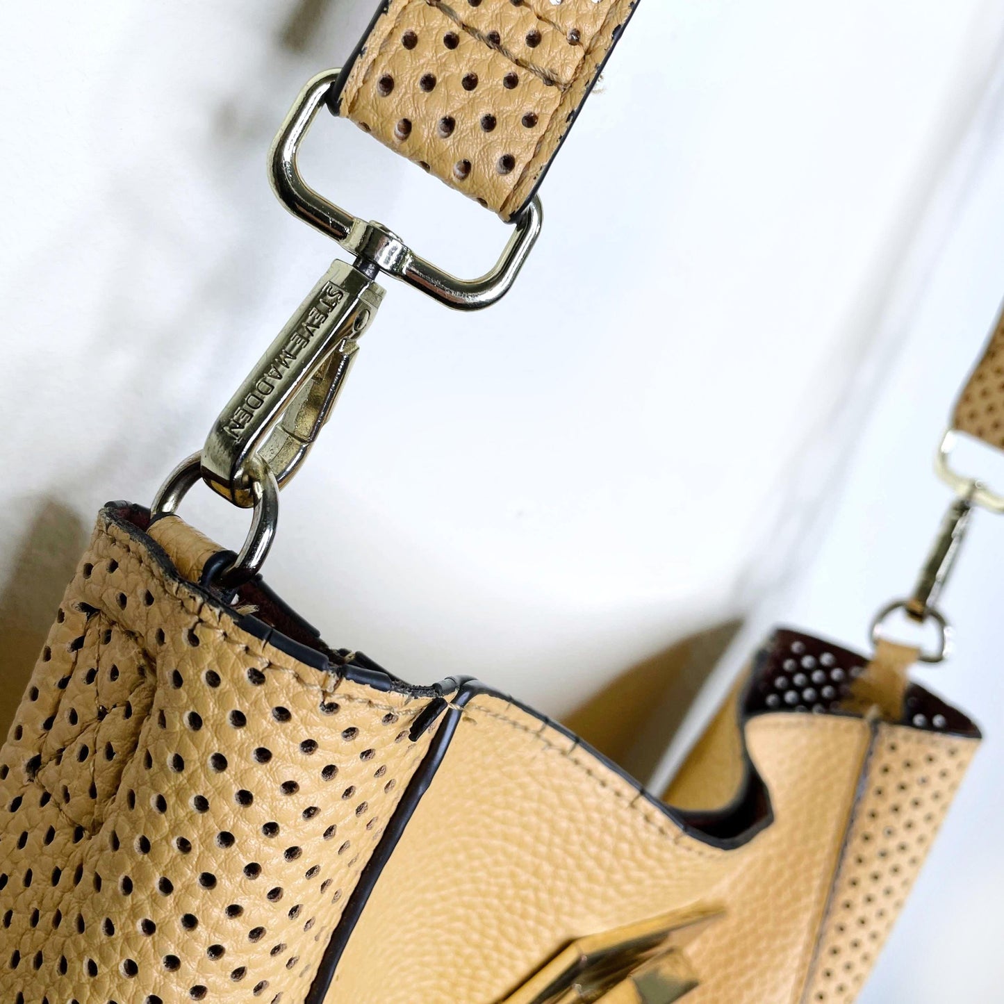 steve madden yellow bjayla bucket crossbody bag