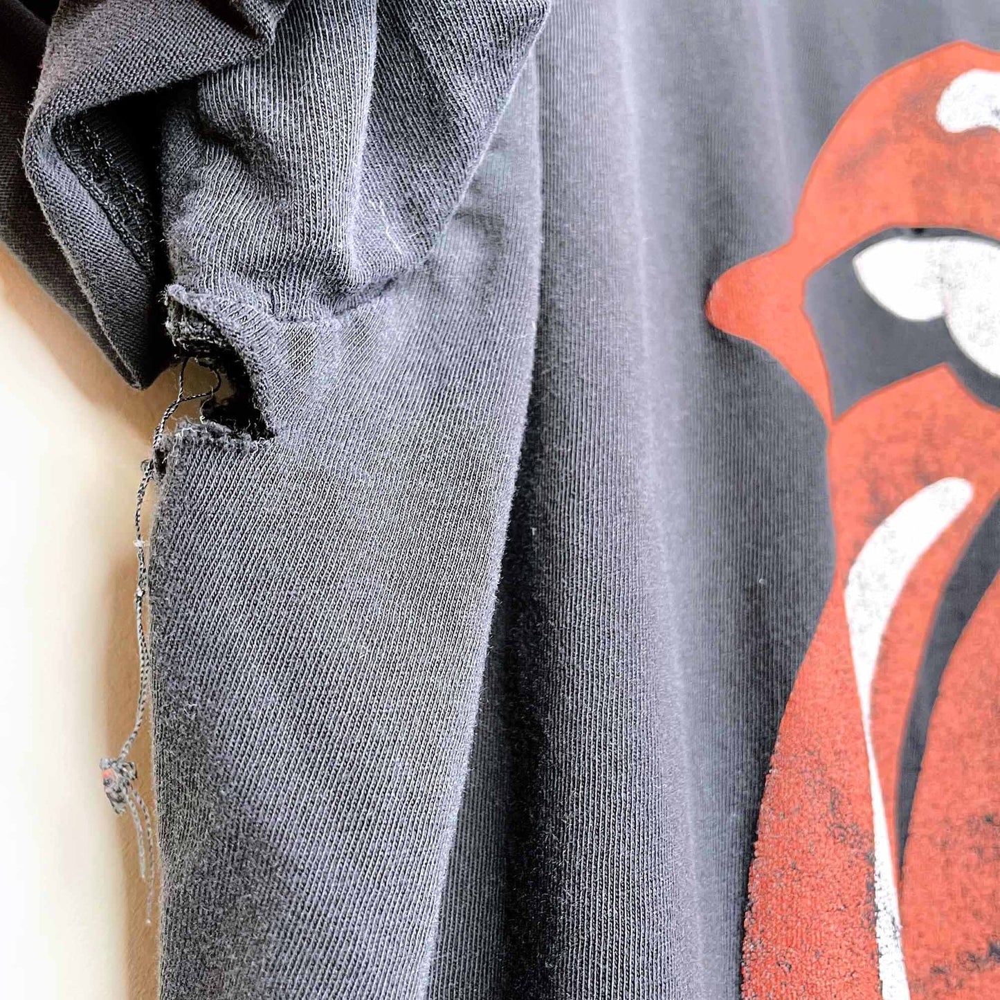 Rolling Stone distressed band tee - size Medium