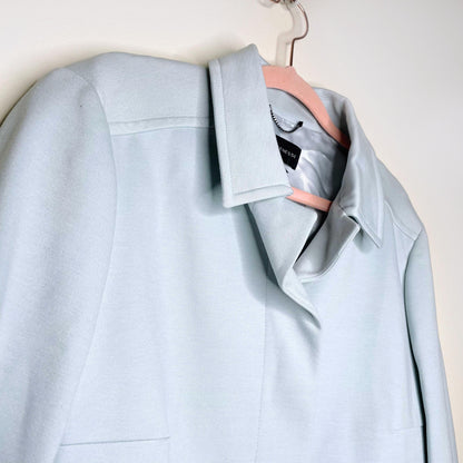 nwt strenesse light blue short snap button jacket - size 44