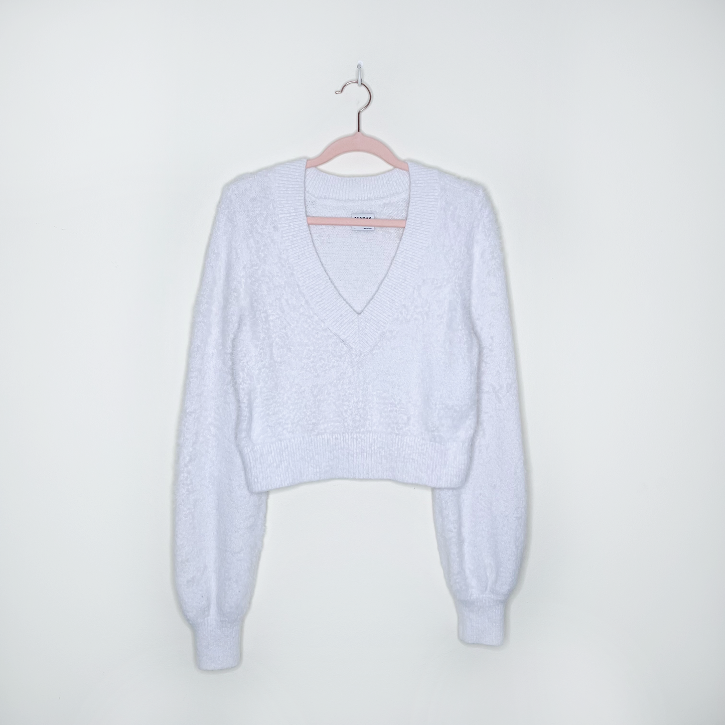 sunday best white fuzzy kitten v-neck cropped sweater - size small