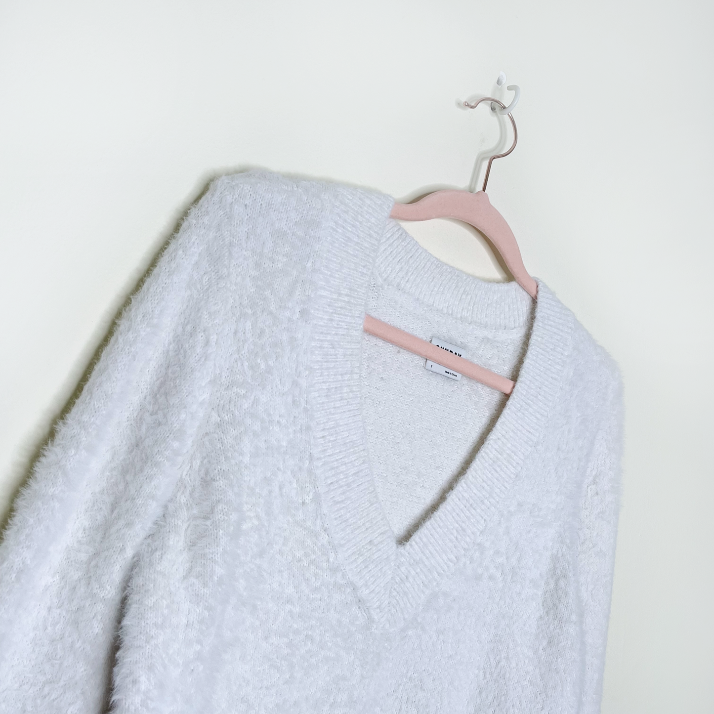 sunday best white fuzzy kitten v-neck cropped sweater - size small