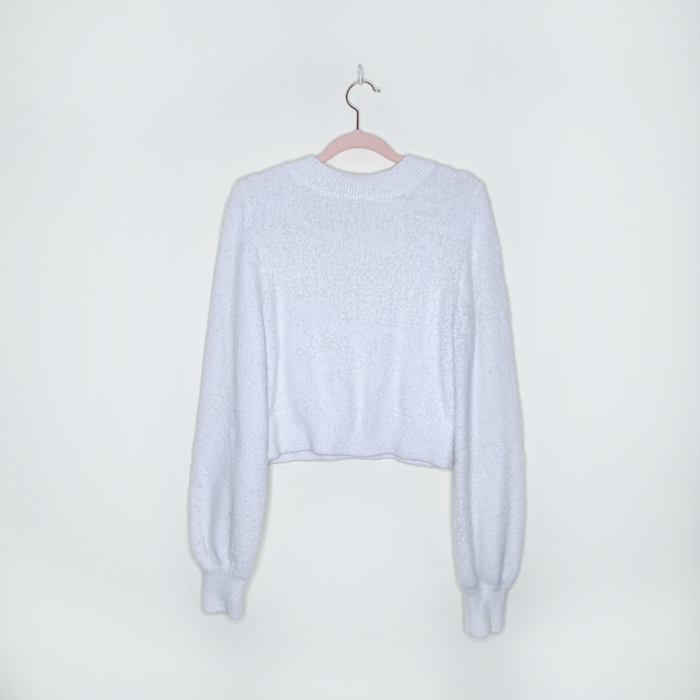 sunday best white fuzzy kitten v-neck cropped sweater - size small