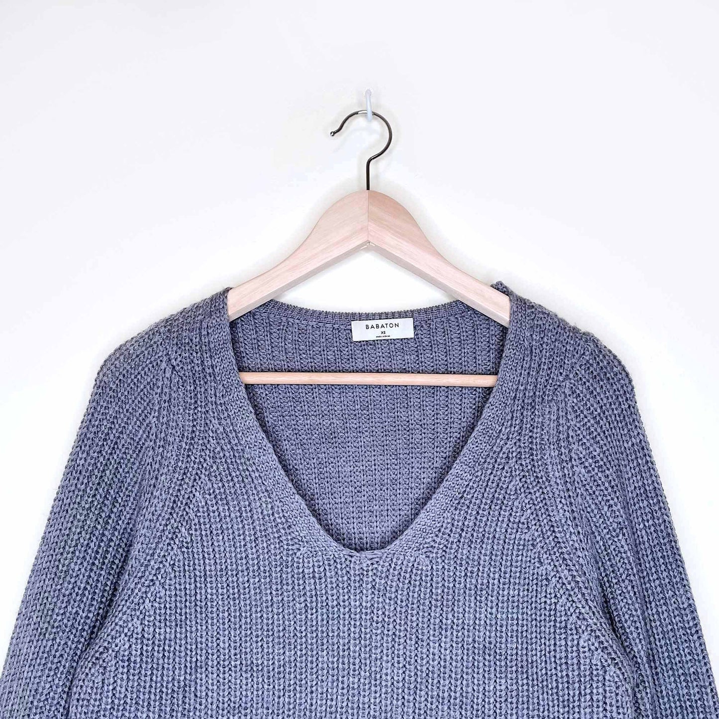 babaton valadon merino wool v-neck ribbed balloon sleeve sweater - size xs