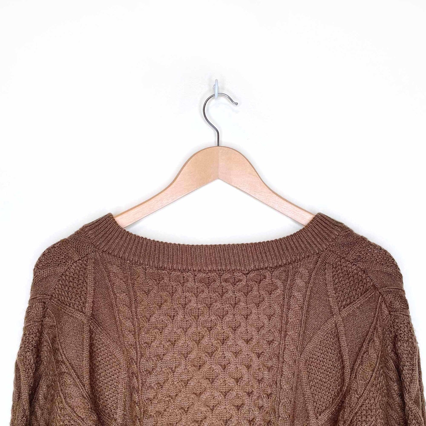 be bonita v-neck cropped cable kit tie-back sweater - size medium