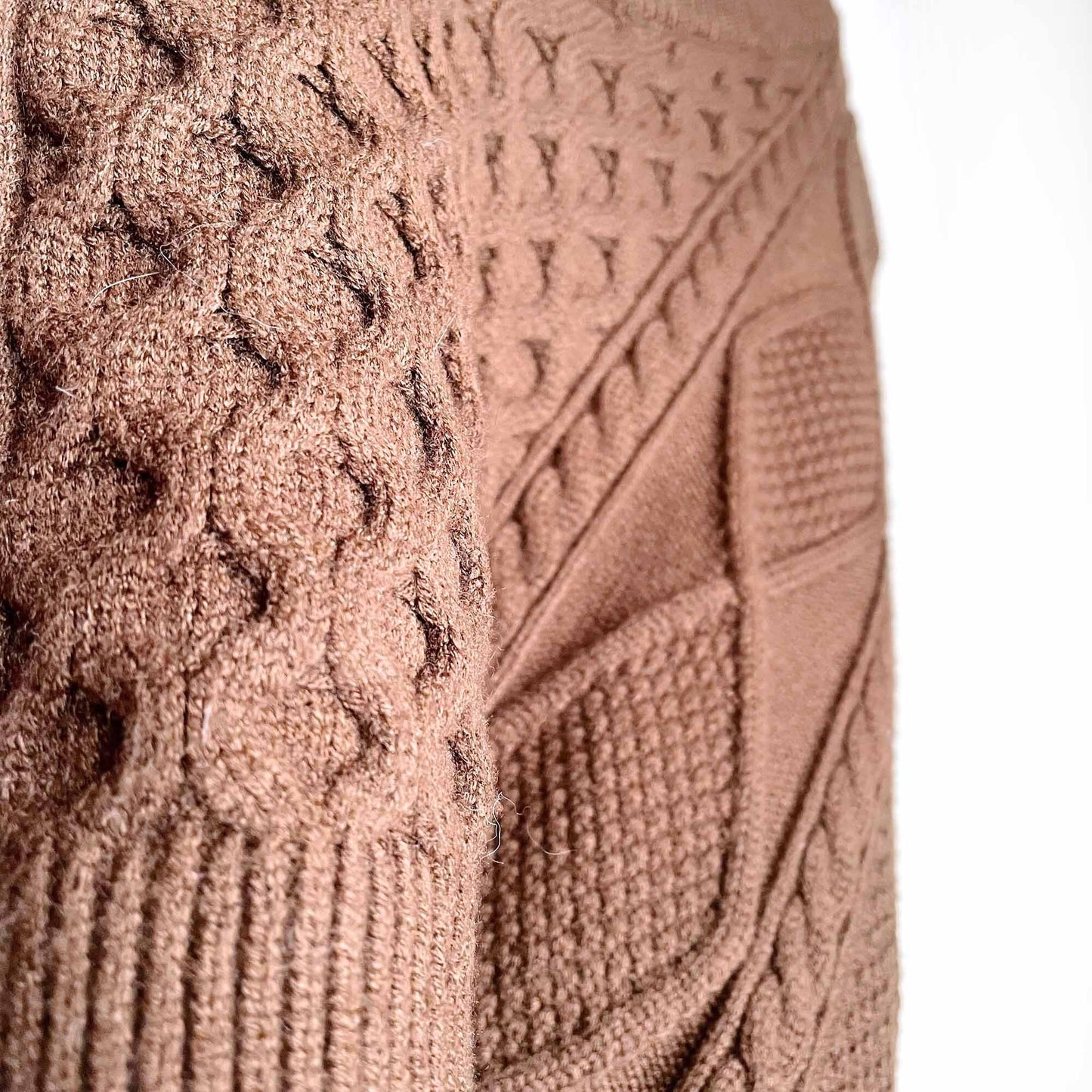 be bonita v-neck cropped cable kit tie-back sweater - size medium