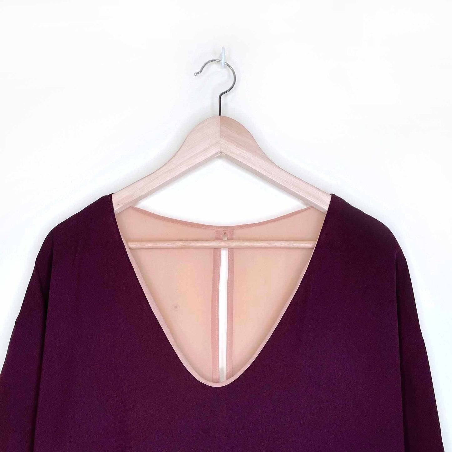 aritzia t babaton colour block silk crepe connor tee - size medium