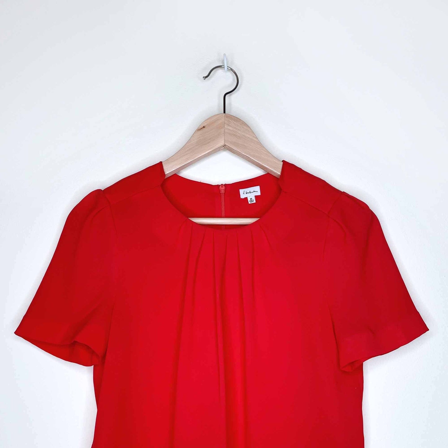 t babaton ruched neck short sleeve red blouse - size xs