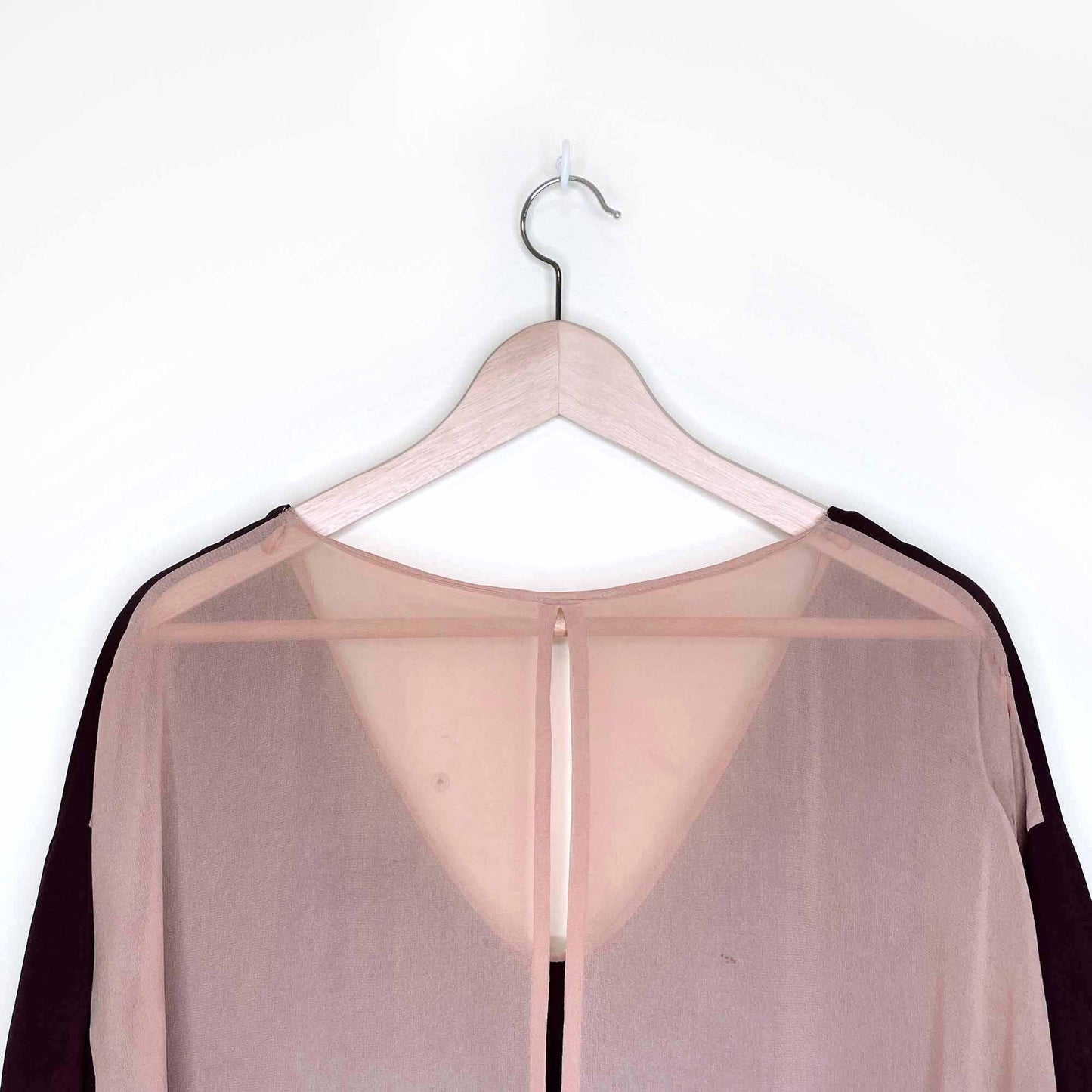 aritzia t babaton colour block silk crepe connor tee - size medium