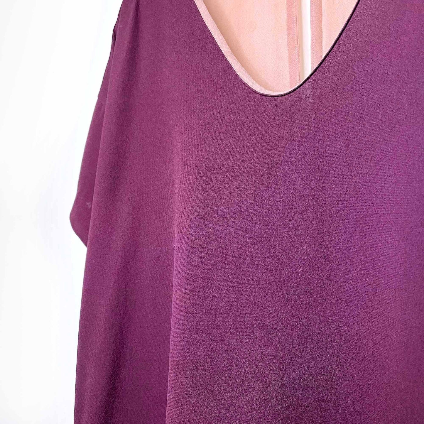 aritzia t babaton colour block silk crepe connor tee - size medium