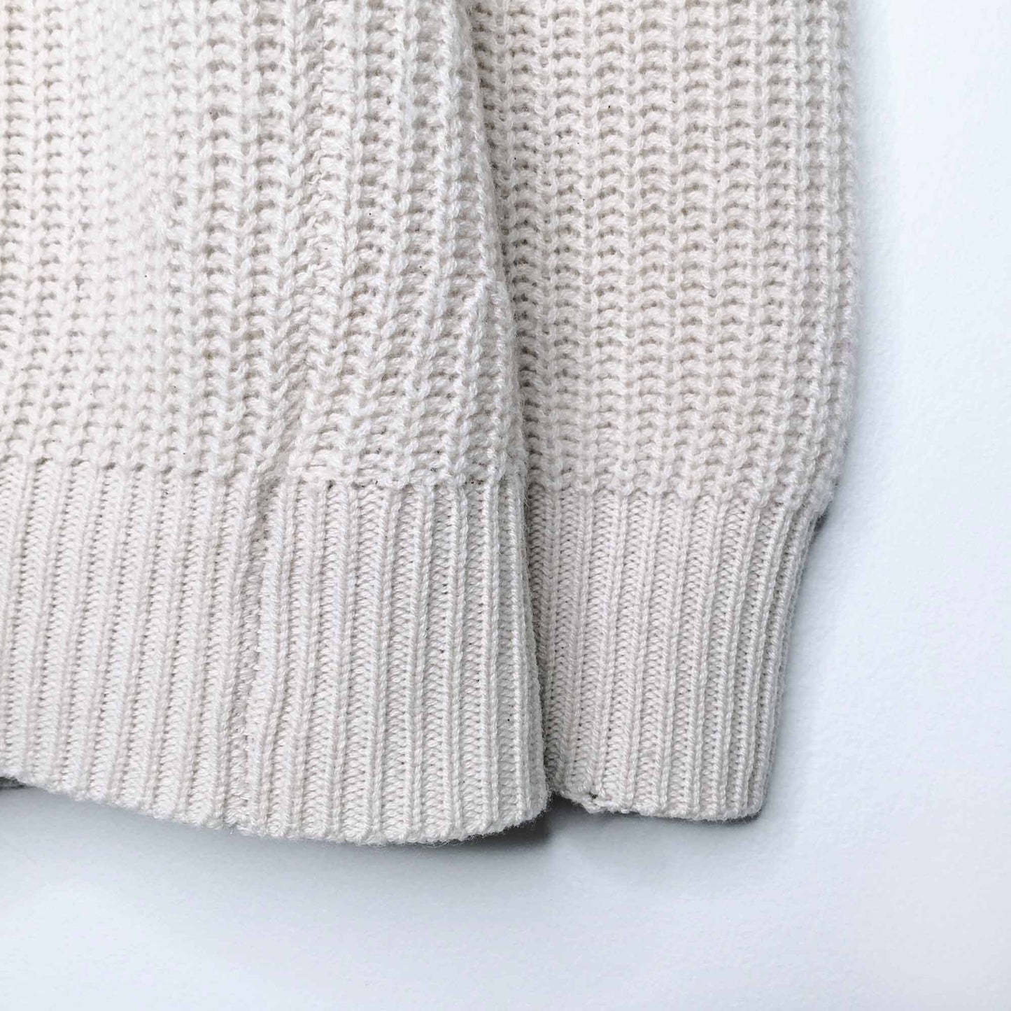 Theory 100% cashmere v-neck ribbed knit sweater - size Small