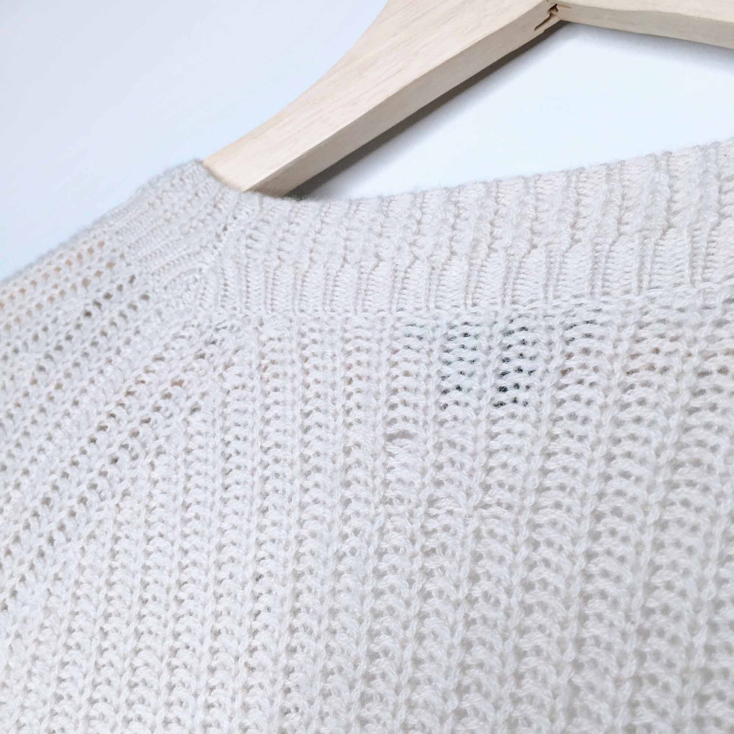 Theory 100% cashmere v-neck ribbed knit sweater - size Small