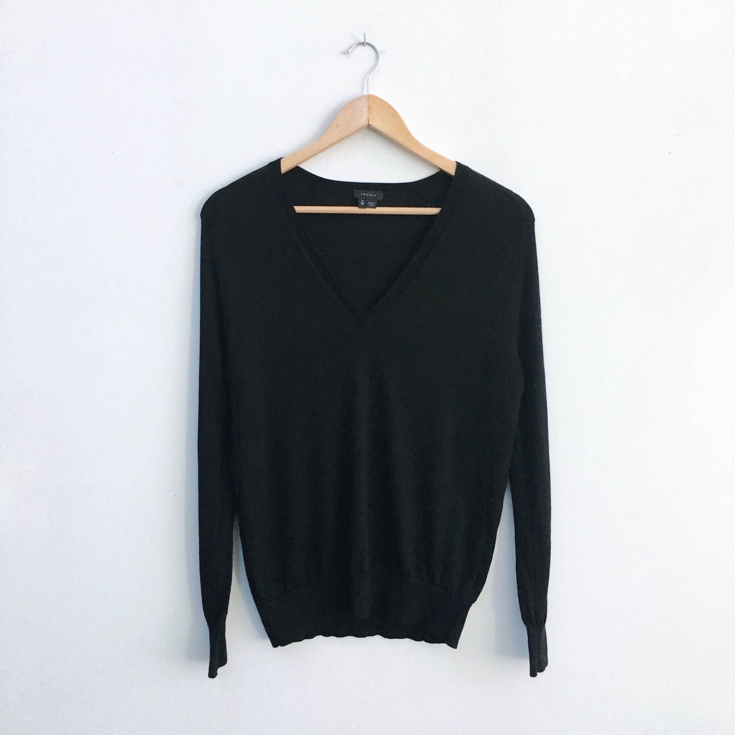 Theory V-neck Sweater - size Small