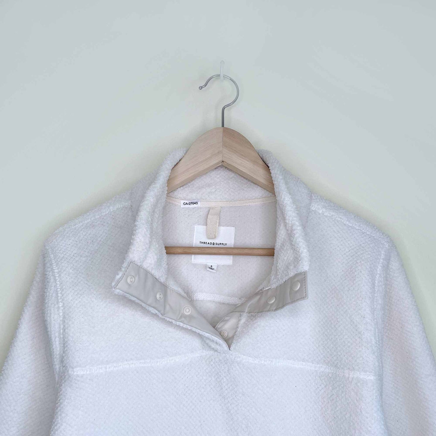 thread & supply waffle fleece snap button pullover sweater - size small