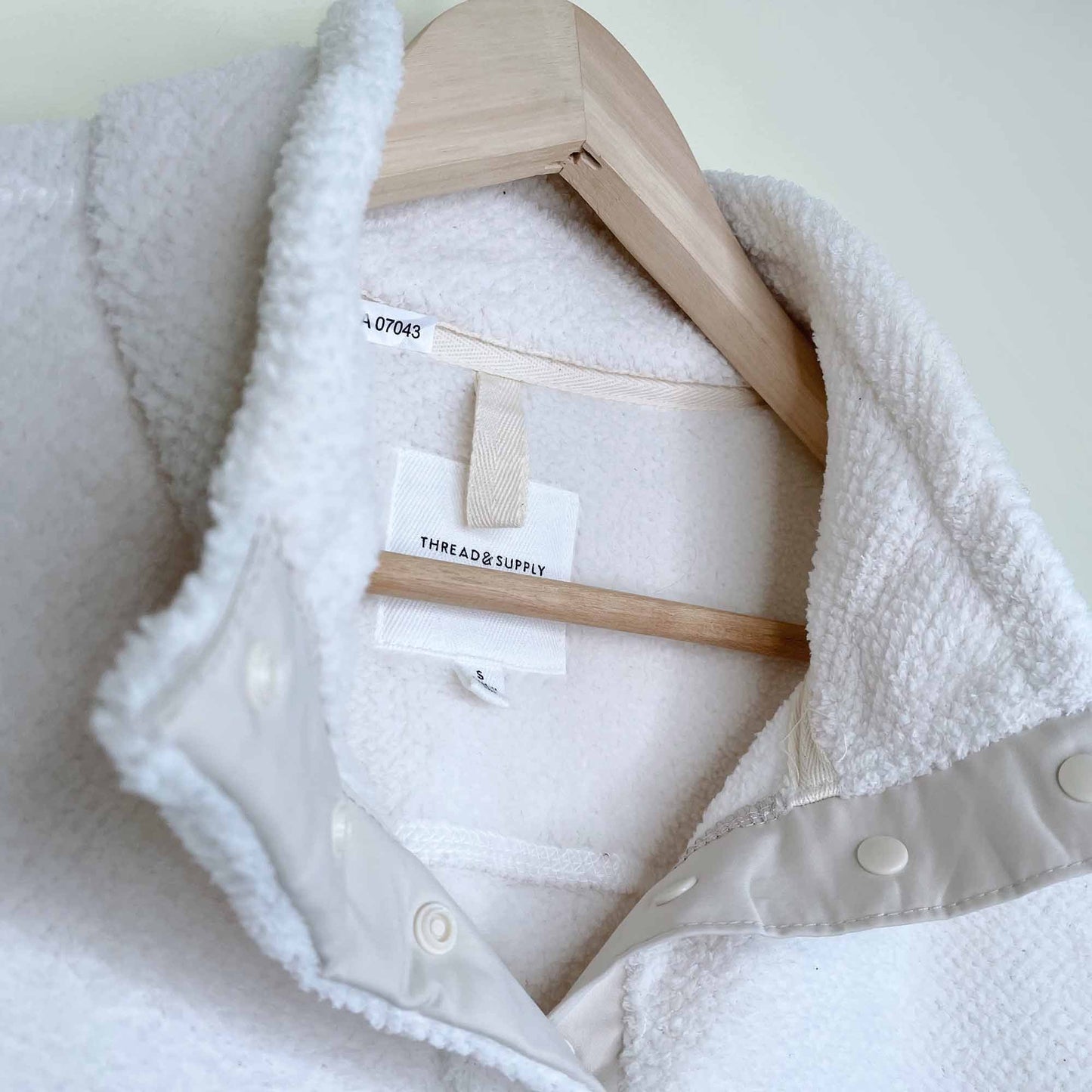 thread & supply waffle fleece snap button pullover sweater - size small
