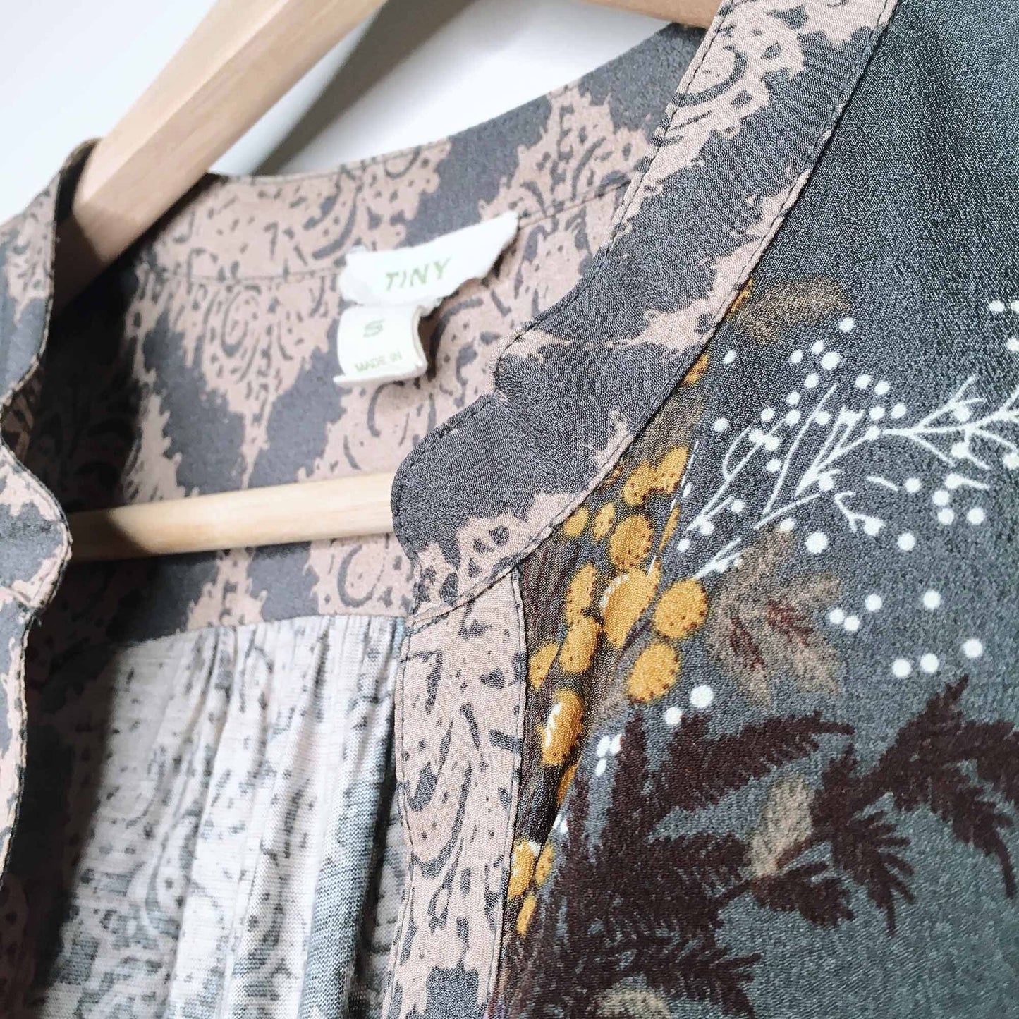 Tiny Anthropologie Jardim floral wrap blouse - size Small