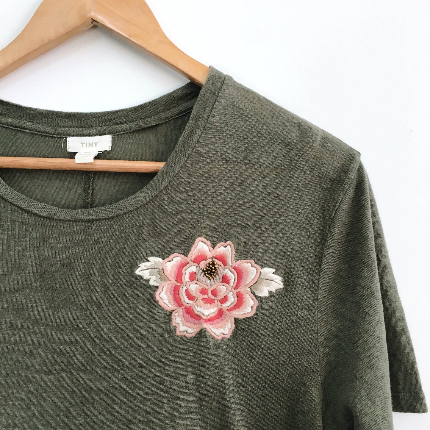 TINY Anthropologie Linen Rose Tee - size Medium