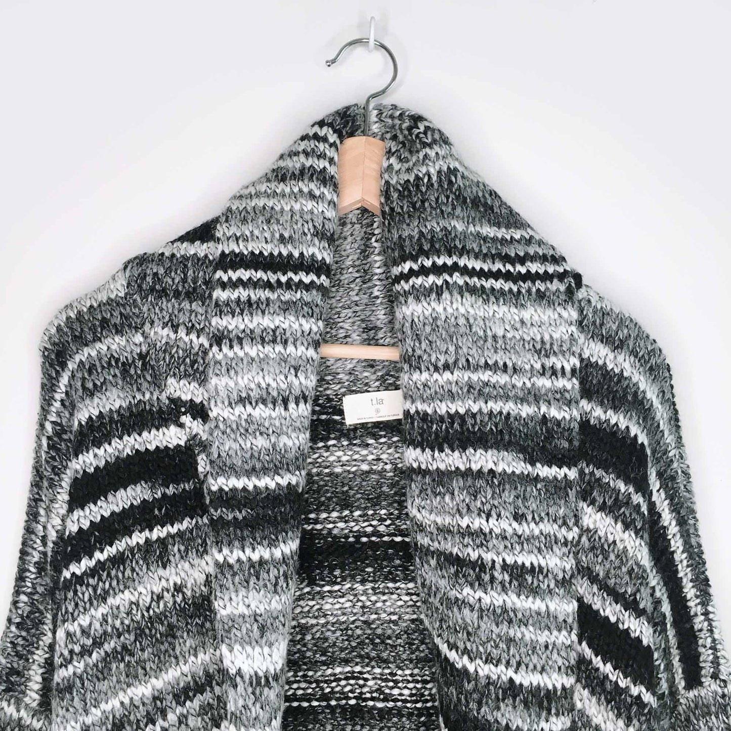 t.la anthropologie chunky wool-blend cardigan - size small