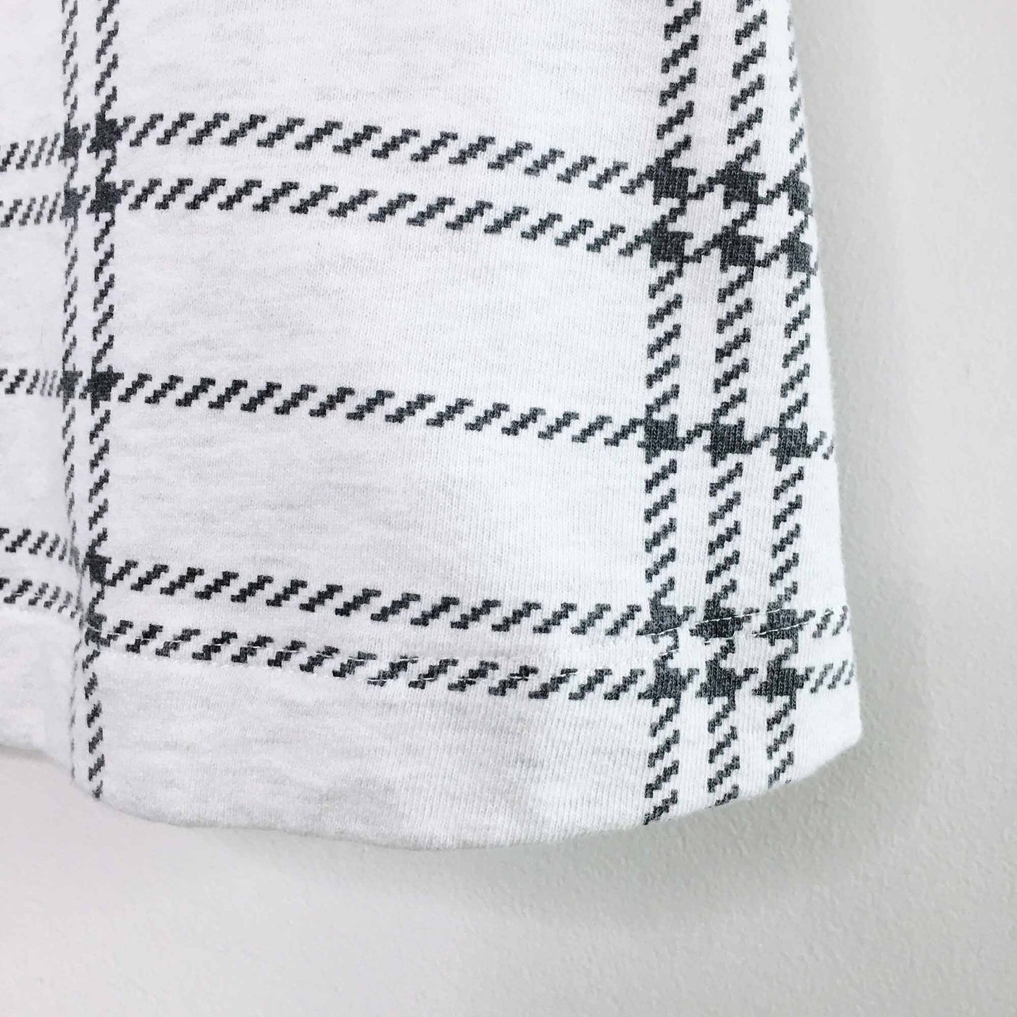 T. la Ani Houndstooth sweatshirt tee - size Medium