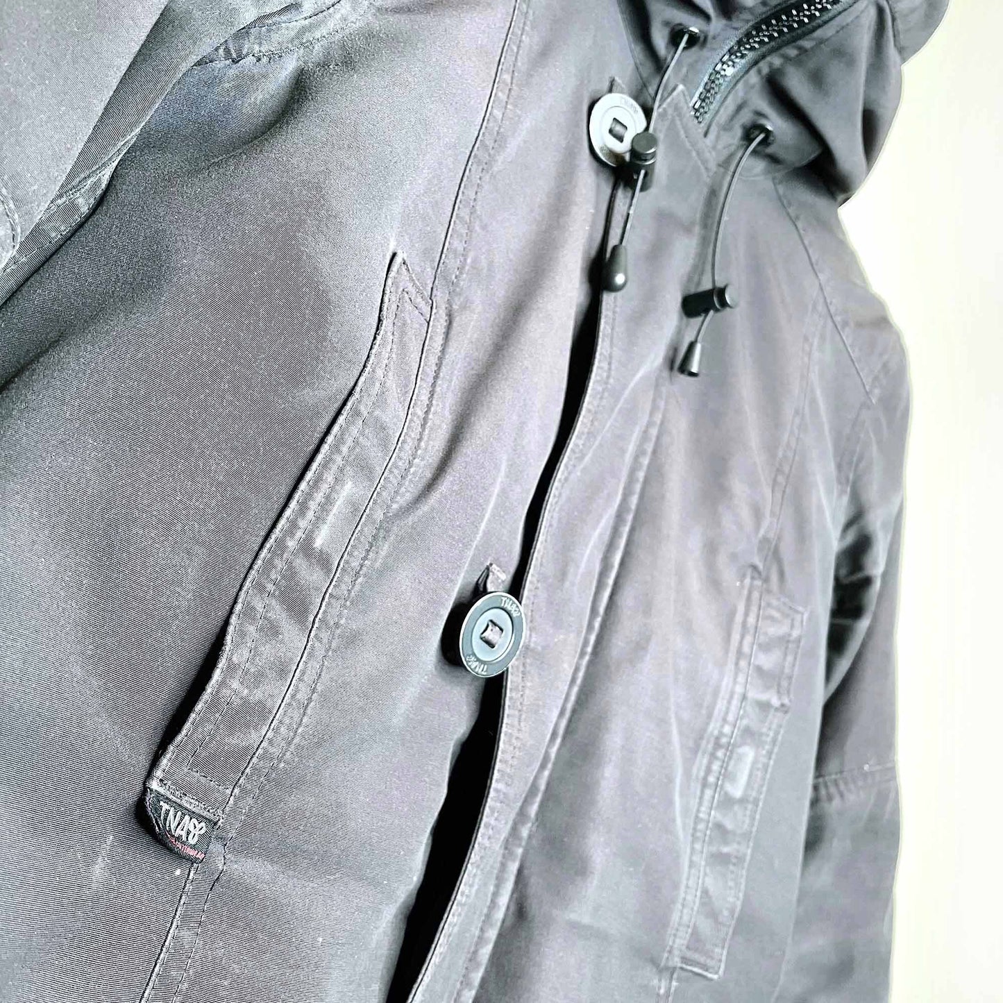 tna bancroft mid-length goose-down parka - size medium