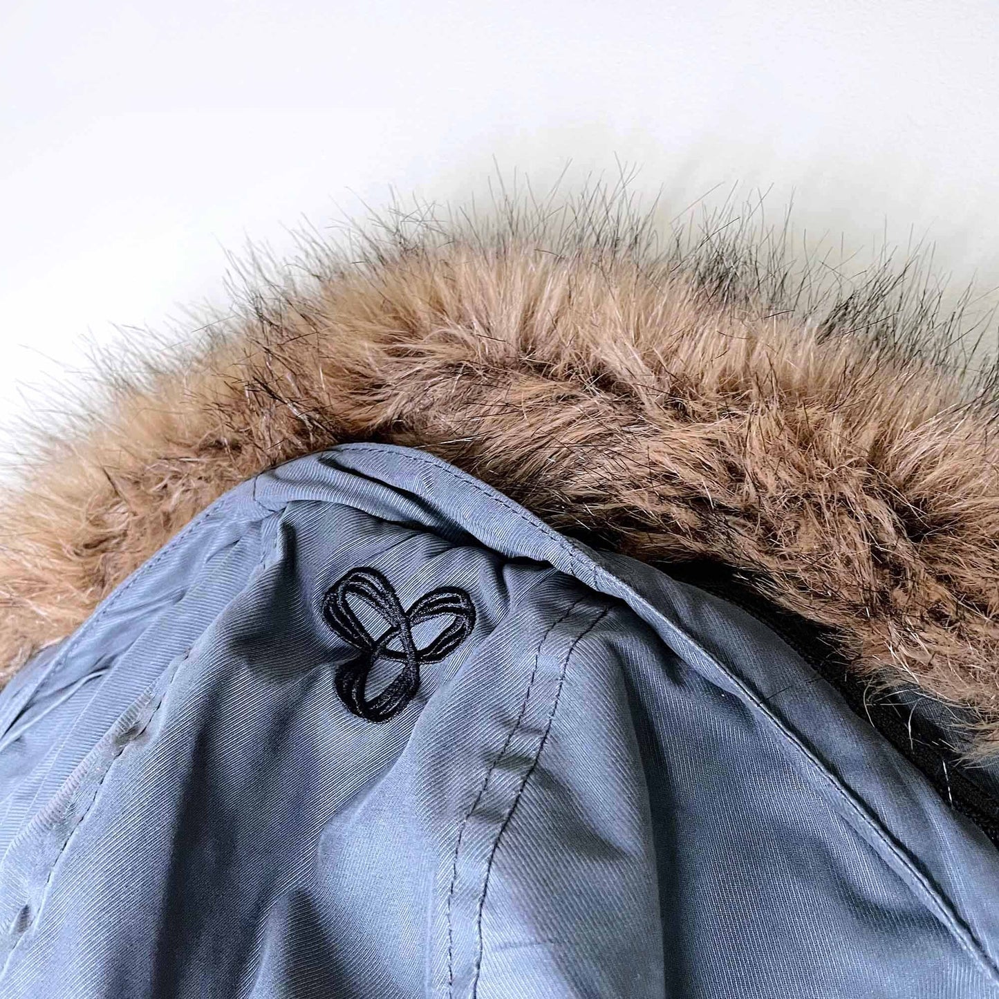 tna maverick fur-lined winter bomber jacket - size medium