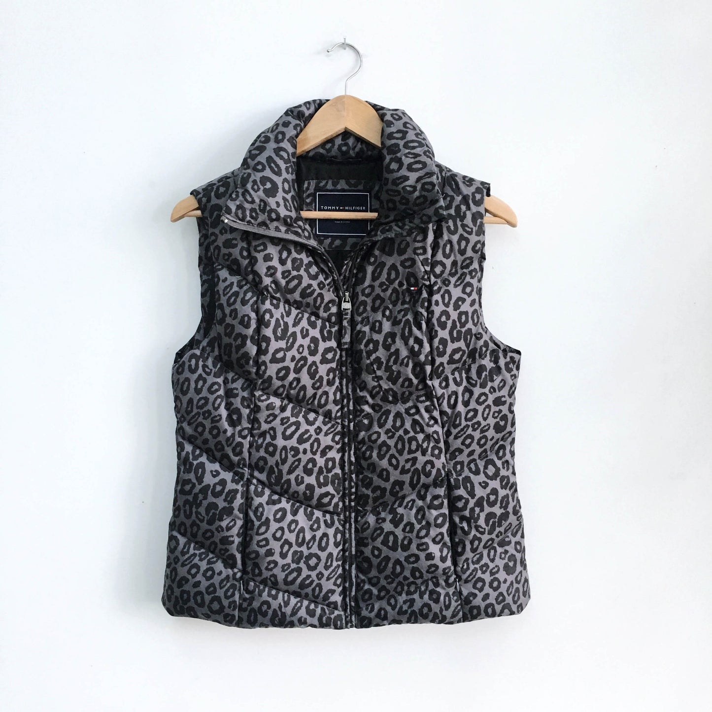 Tommy Hilfiger Puffer Vest - size Medium