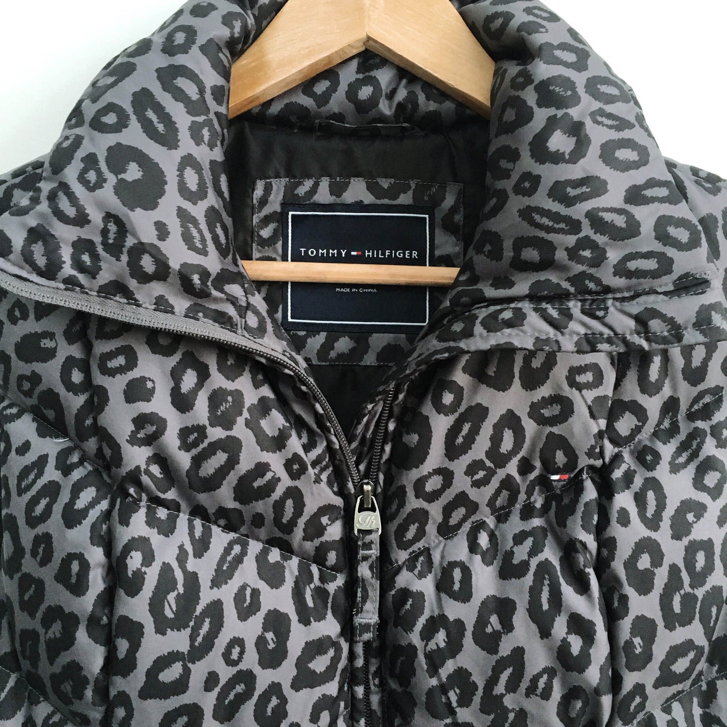 Tommy Hilfiger Puffer Vest - size Medium