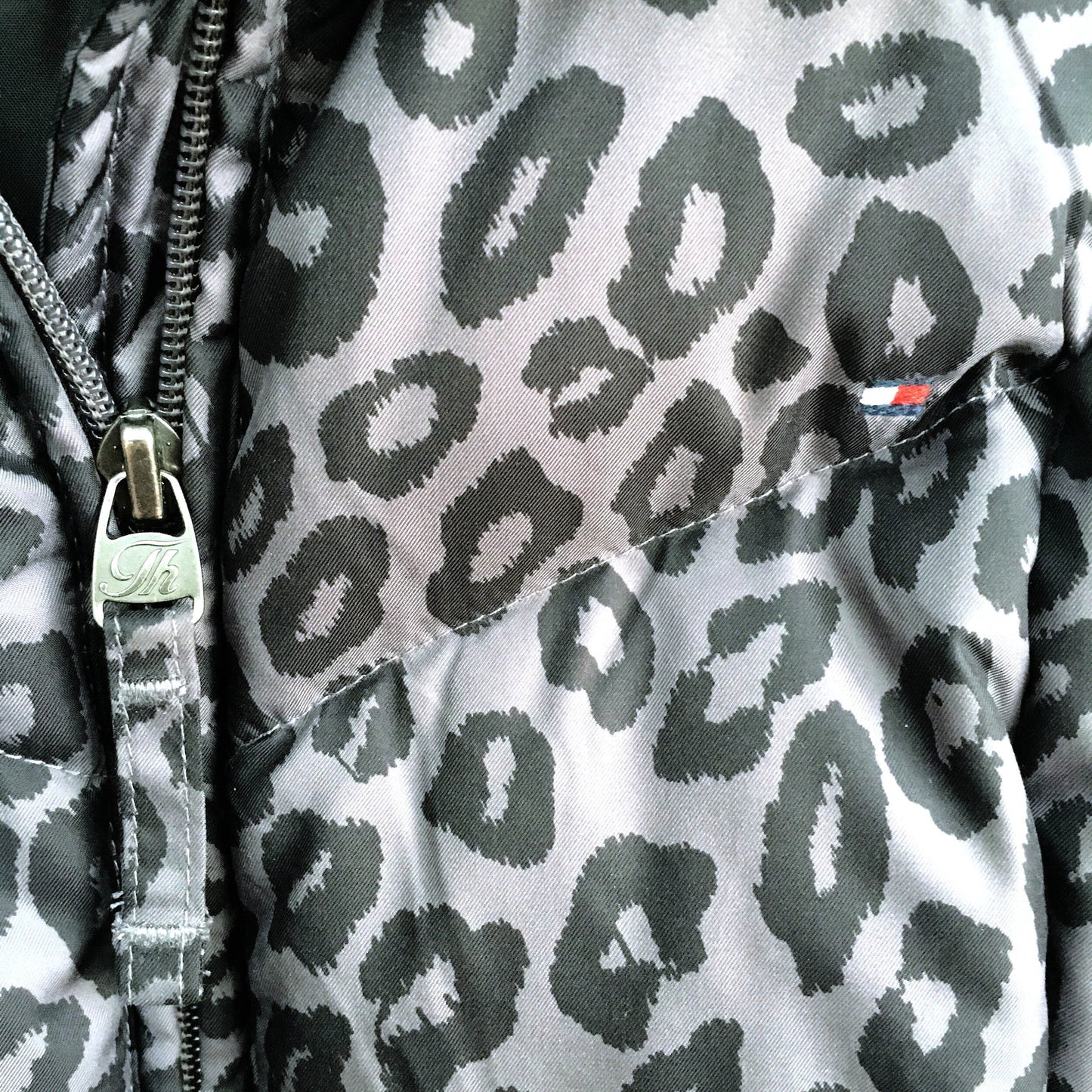 Tommy Hilfiger Puffer Vest - size Medium