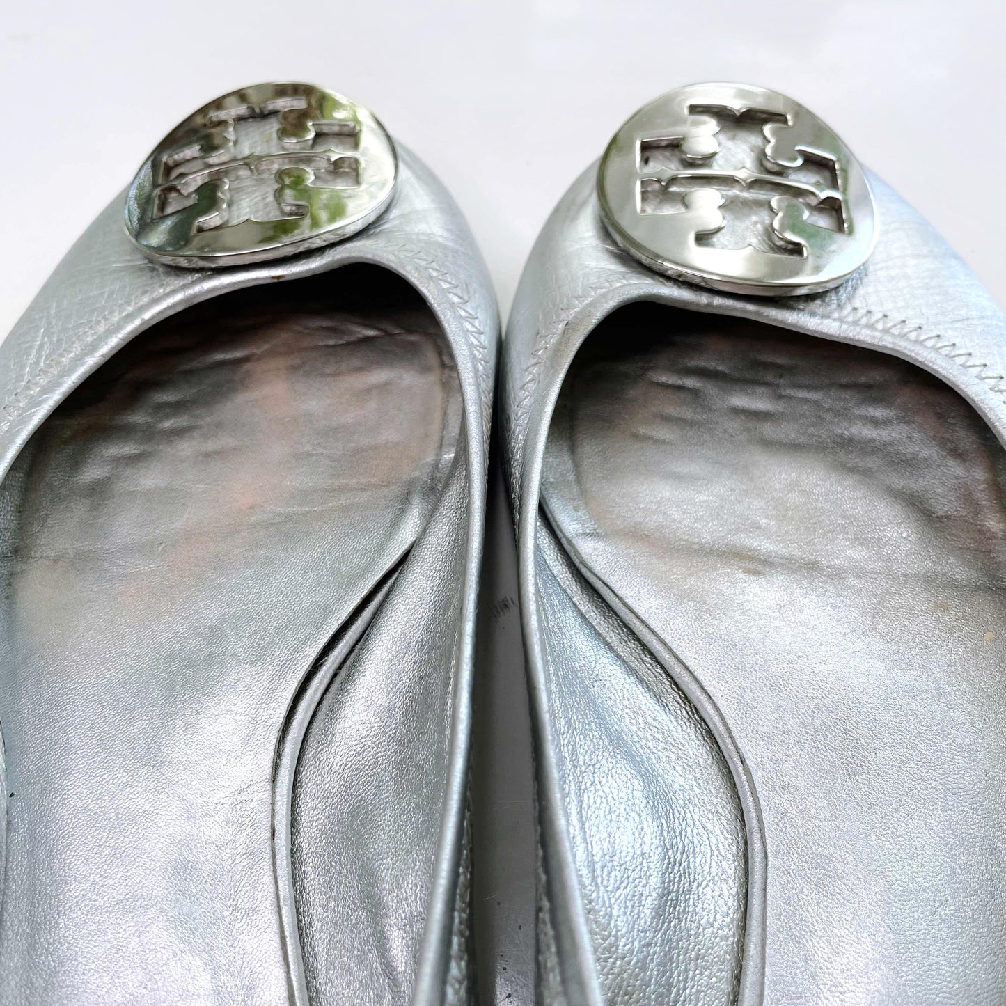 tory burch reva silver metallic ballet flats - size 7