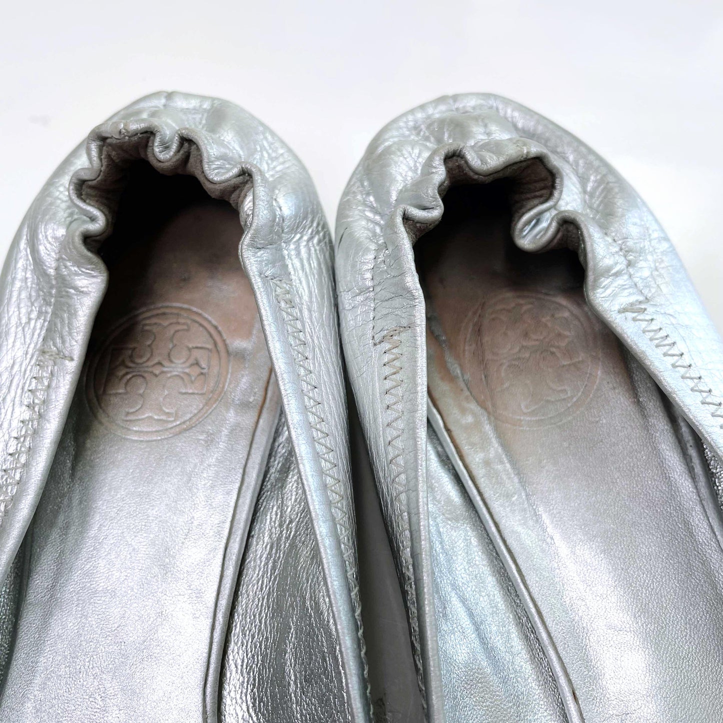 tory burch reva silver metallic ballet flats - size 7