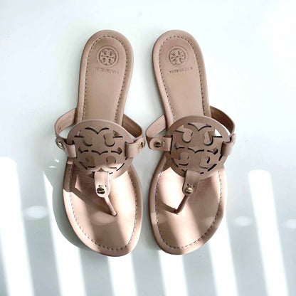 tory burch miller logo leather thong sandal - size 10