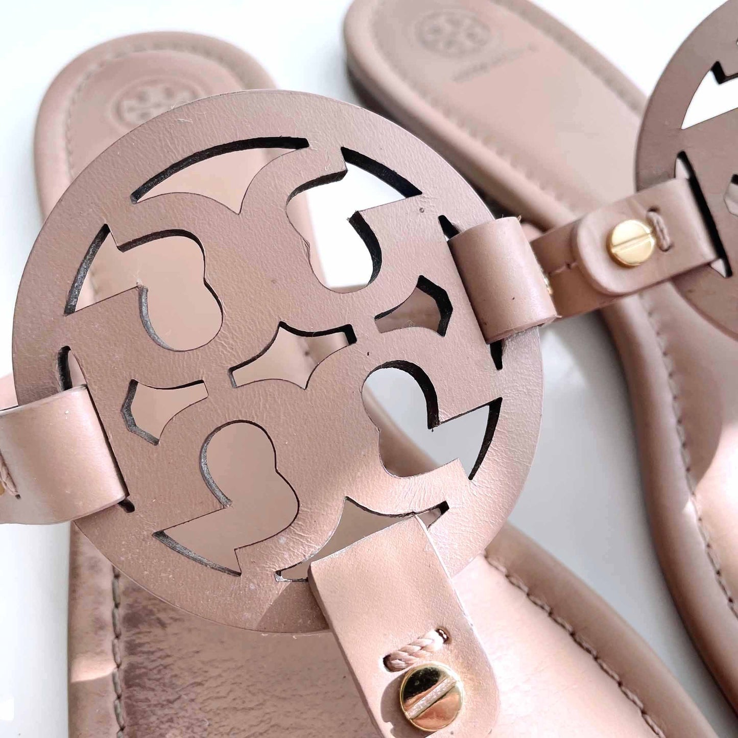 tory burch miller logo leather thong sandal - size 10