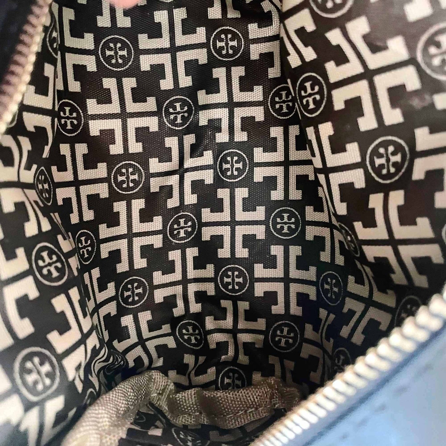 tory burch gold-tone logo plaque make up bag