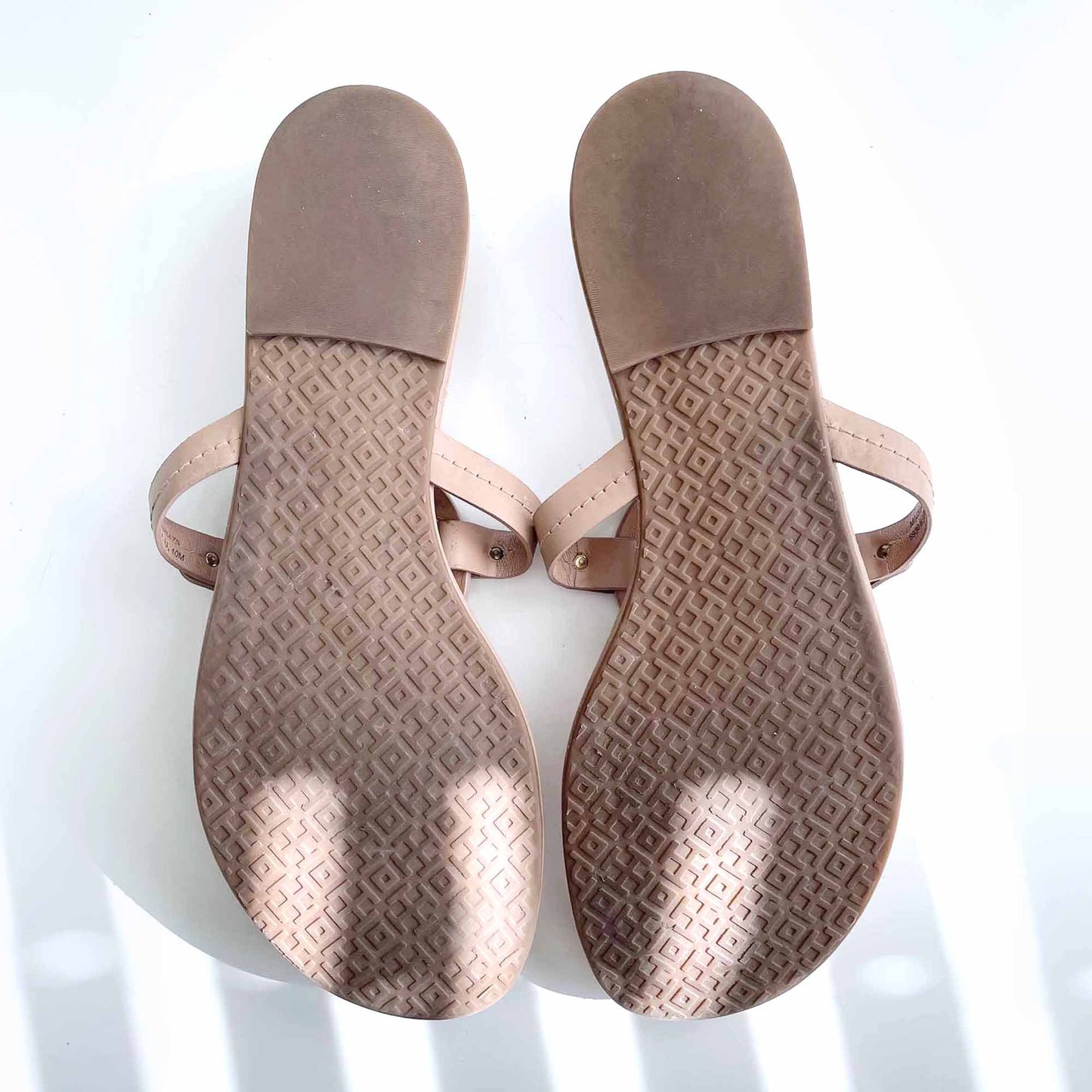 tory burch miller logo leather thong sandal - size 10