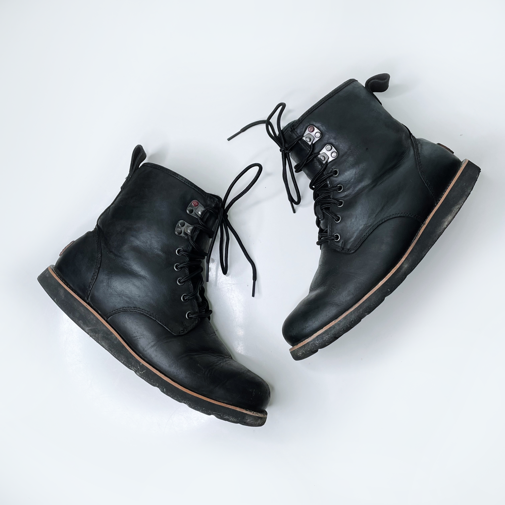 men's black ugg hannen TI sheepskin lace-up boots - size 11/11.5