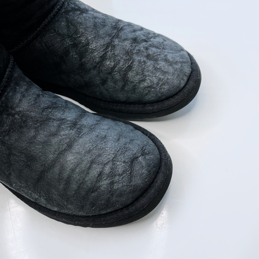 ugg classic short black sheepskin boots - size 8