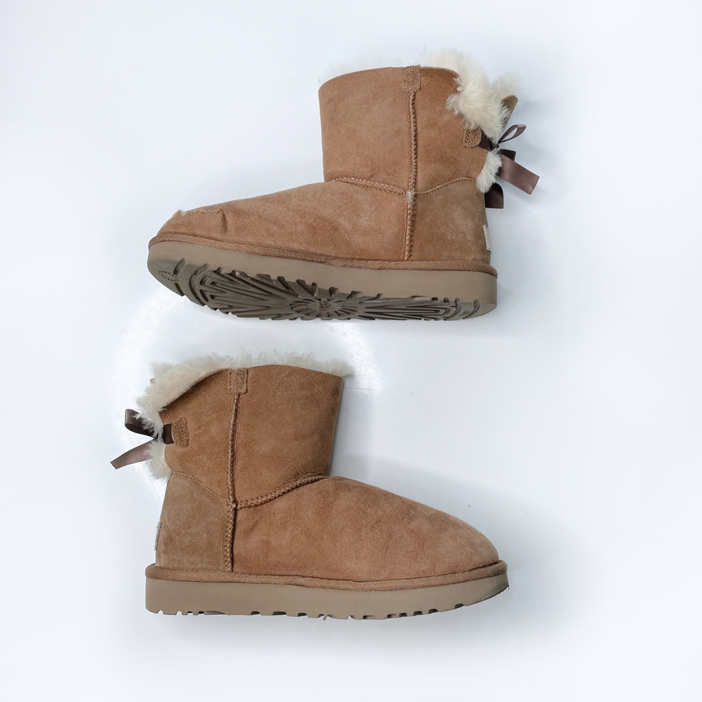 ugg tan mini bailey bow II short sheepskin boots - size 7