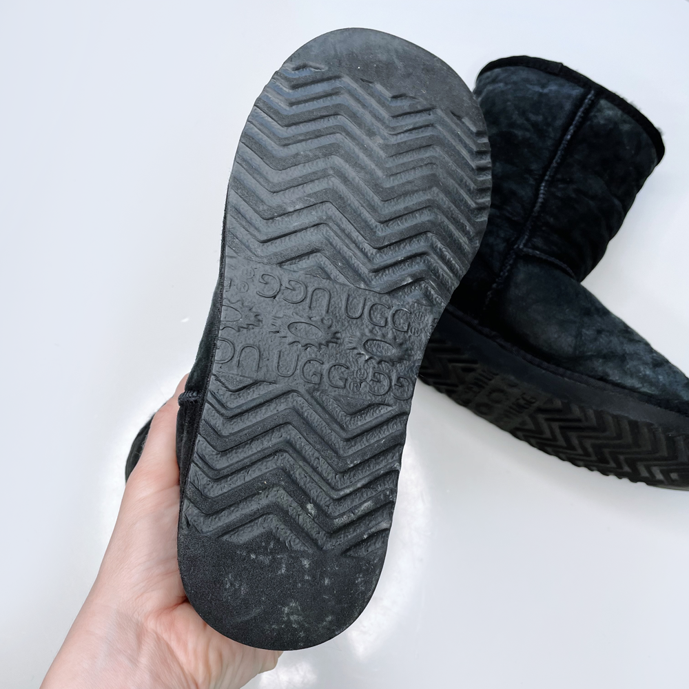 ugg classic short black sheepskin boots - size 8