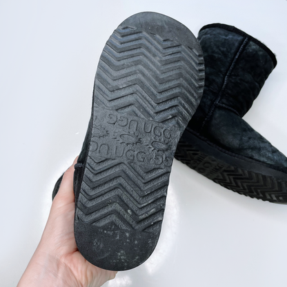 ugg classic short black sheepskin boots - size 8