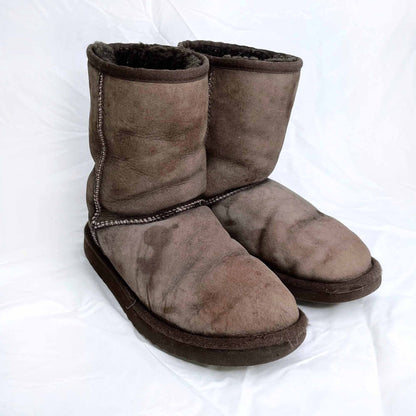 ugg dark brown classic short sheepskin boot - size 8
