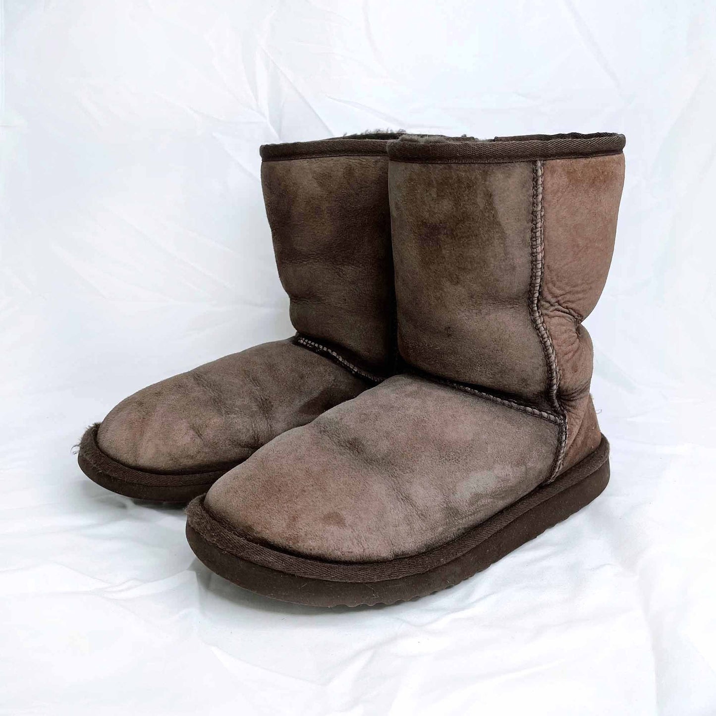 ugg dark brown classic short sheepskin boot - size 8
