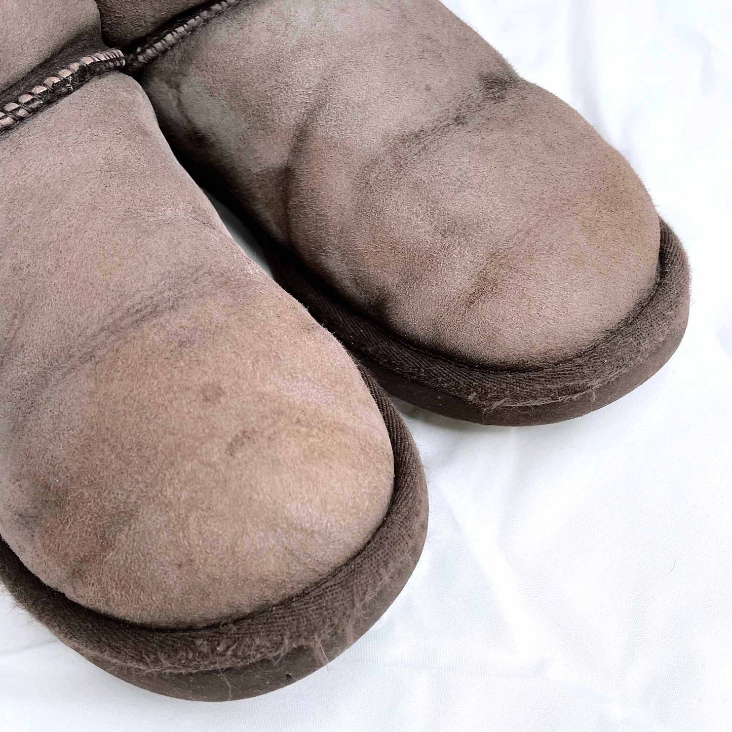 ugg dark brown classic short sheepskin boot - size 8