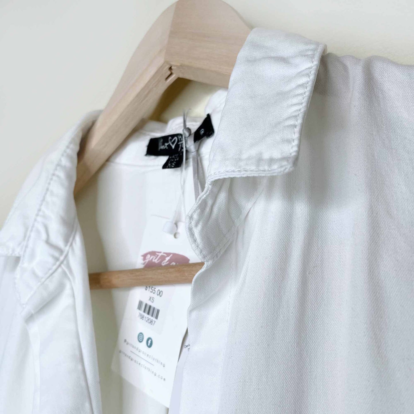 nwt velvet heart riley split tail raw hem button down shirt - size xs